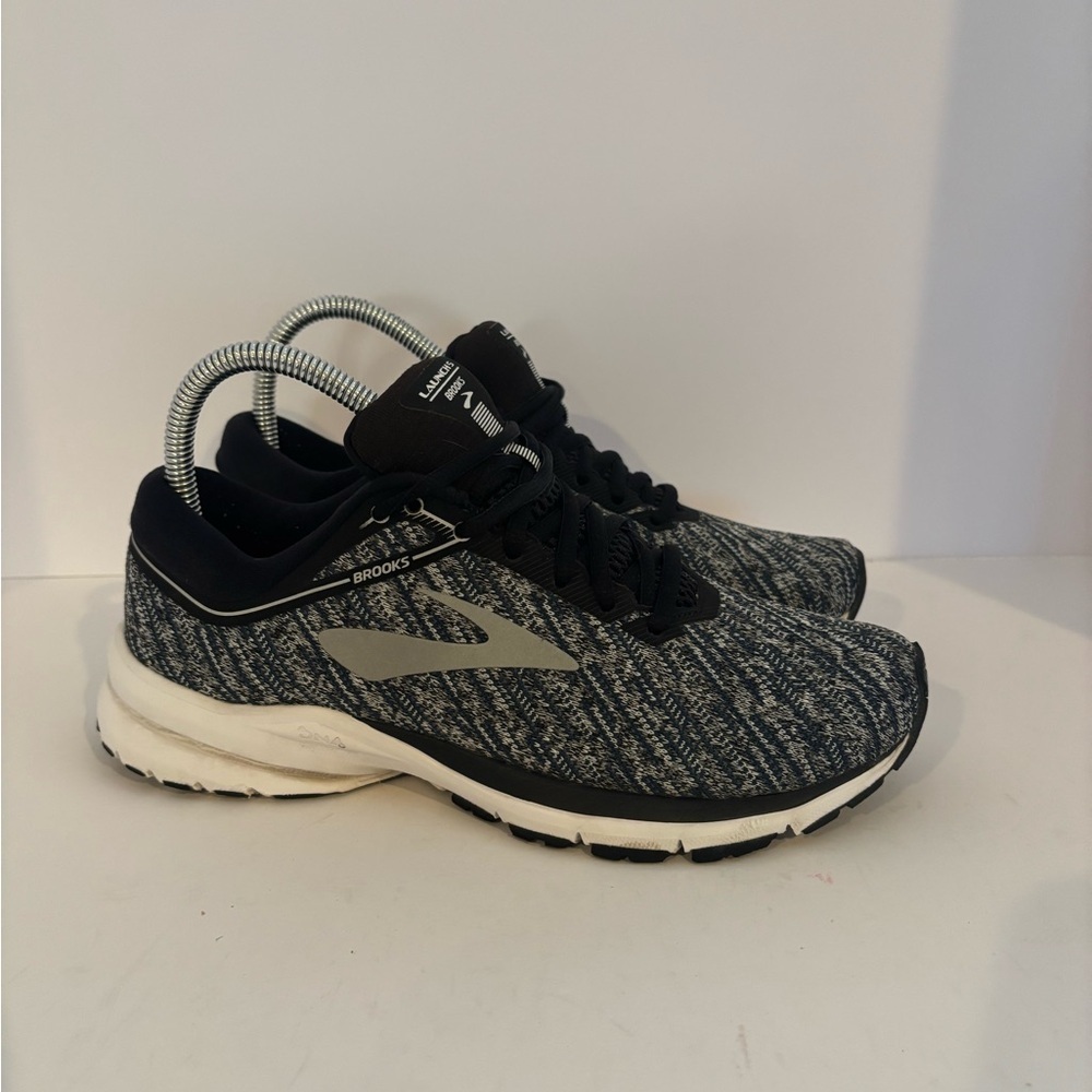 Brooks‎ Launch size 7.5